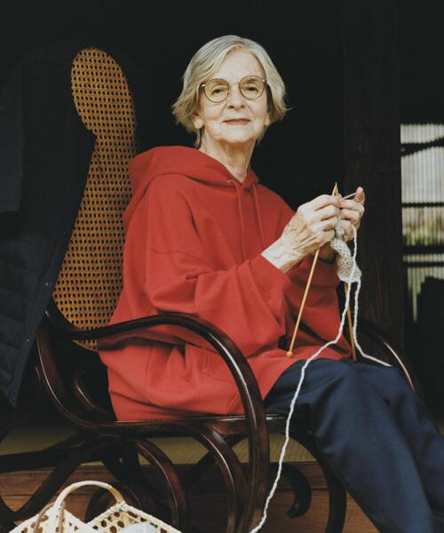 URBAN RESEARCH(アーバンリサーチ)の「Wide Dad Dad SWEAT PARKA(パーカー・メンズ・ネイビー/レッド・1/2)」の11枚目の写真