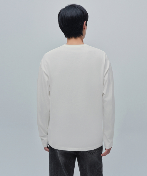 MUSINSA STANDARD（ムシンサスタンダード）の「ピグメントリラックスドクルーネック長袖Tシャツ[オフホワイト]（Tシャツ/カットソー・メンズ・その他・MEDIUM/LARGE/X-LARGE/XX-LARGE/XXX-LARGE/SMALL）」の3枚目の写真