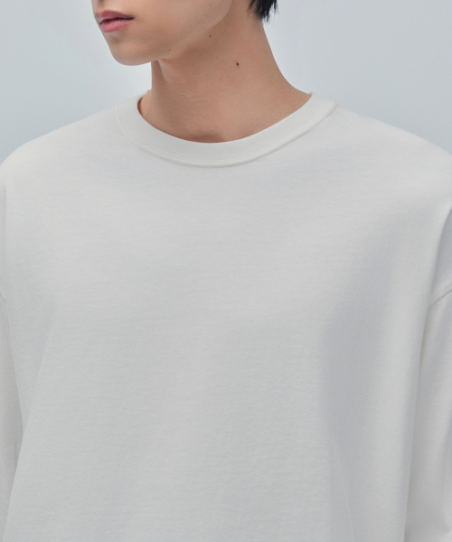 MUSINSA STANDARD（ムシンサスタンダード）の「ピグメントリラックスドクルーネック長袖Tシャツ[オフホワイト]（Tシャツ/カットソー・メンズ・その他・MEDIUM/LARGE/X-LARGE/XX-LARGE/XXX-LARGE/SMALL）」の4枚目の写真