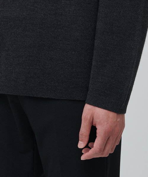 MUSINSA STANDARD（ムシンサスタンダード）の「ミニマルクルーネックニット[チャコールグレー]（ニット/セーター・メンズ・その他・MEDIUM/LARGE/X-LARGE/SMALL/XX-LARGE）」の5枚目の写真