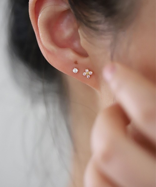 yu-ka（ユーカ）の「YU-KA:フラワーデザインミニピアス flower design mini pierce（ピアス（両耳用）・レディース・ゴールド・FREE）」の2枚目の写真