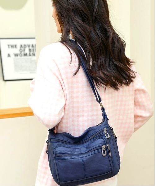 BACKYARD FAMILY(バックヤードファミリー)の「ショルダーバッグ かばん 斜め掛け 肩掛け 旅行 大容量 bag011(ショルダーバッグ・レディース・レッド/ブラウン/ダークブラウン/ブルー・FREE)」の3枚目の写真
