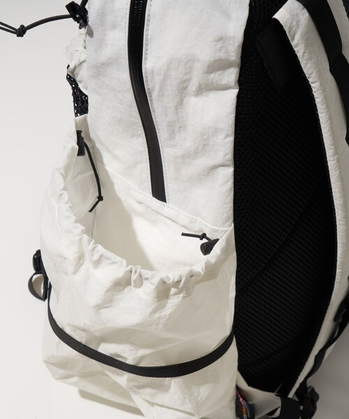 COBMASTER（コブマスター）の「Cobmaster/コブマスター COB-CSR DAISY PACK（バックパック/リュック・メンズ・ホワイト/ブラック/チャコールグレー・ONE SIZE）」の12枚目の写真