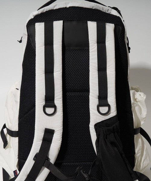 COBMASTER（コブマスター）の「Cobmaster/コブマスター COB-CSR DAISY PACK（バックパック/リュック・メンズ・ホワイト/ブラック/チャコールグレー・ONE SIZE）」の14枚目の写真