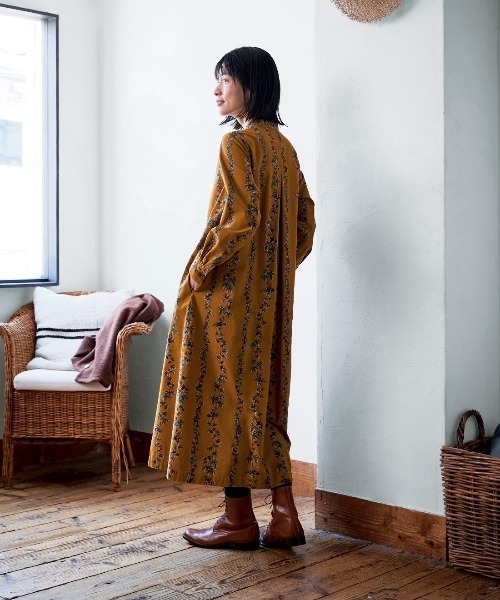 Sunny clouds(サニークラウズ)の「サニークラウズ クリスマスローズが咲くワンピース〈レディース〉(ワンピース・レディース・オレンジ系その他・3L/LL/L/M/MP)」の2枚目の写真
