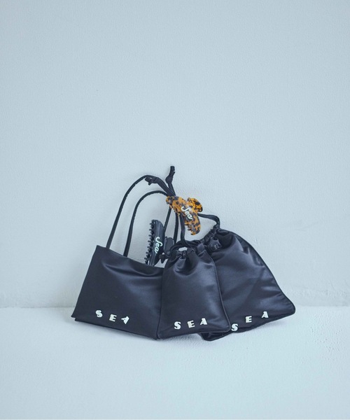 SEA(シー)の「SEAサテン巾着 S(ショルダーバッグ・レディース・ピンク/ブラック・ONE SIZE)」の3枚目の写真