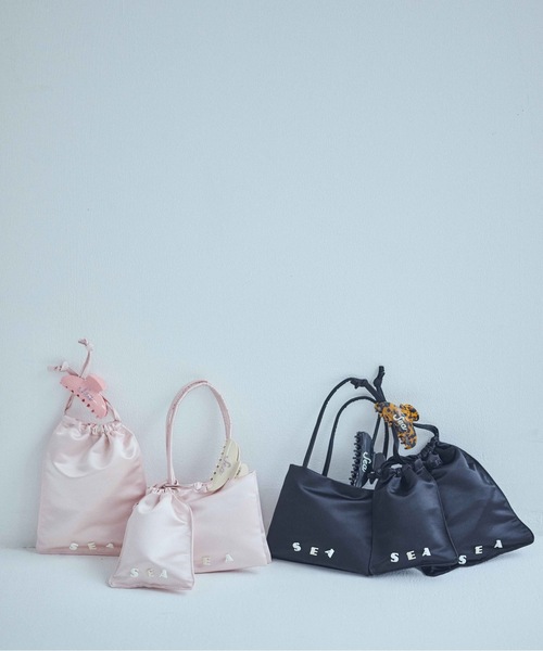 SEA(シー)の「SEAサテン巾着 S(ショルダーバッグ・レディース・ピンク/ブラック・ONE SIZE)」の8枚目の写真