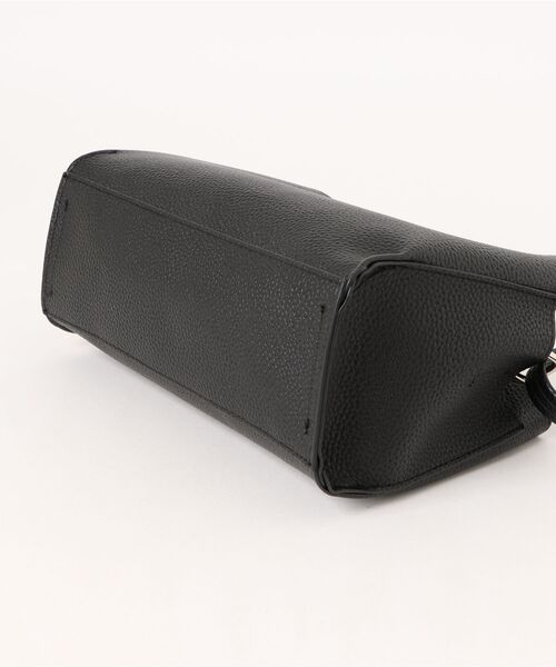 Right-on（ライトオン）の「【HONEYSUCKLE ROSE】三層ヨコ型ミニショルダー (ミニマルデザイン / レザーライク素材 / 都会的スタイル)（ショルダーバッグ・レディース・ブラック/シルバー/オフホワイト/ライトグレー・ONE SIZE）」の6枚目の写真