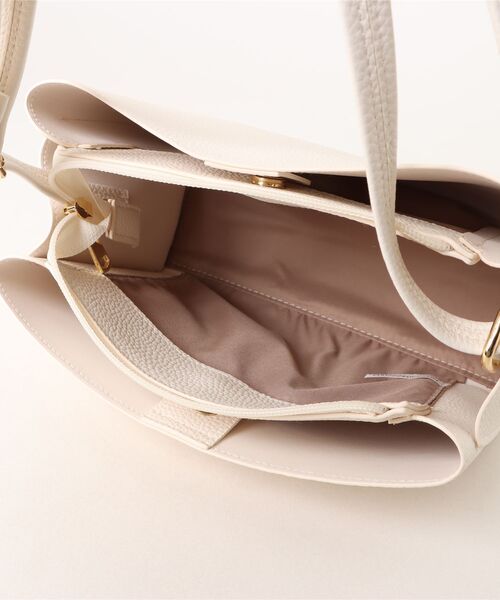 Right-on（ライトオン）の「【HONEYSUCKLE ROSE】三層ヨコ型ミニショルダー (ミニマルデザイン / レザーライク素材 / 都会的スタイル)（ショルダーバッグ・レディース・ブラック/シルバー/オフホワイト/ライトグレー・ONE SIZE）」の8枚目の写真