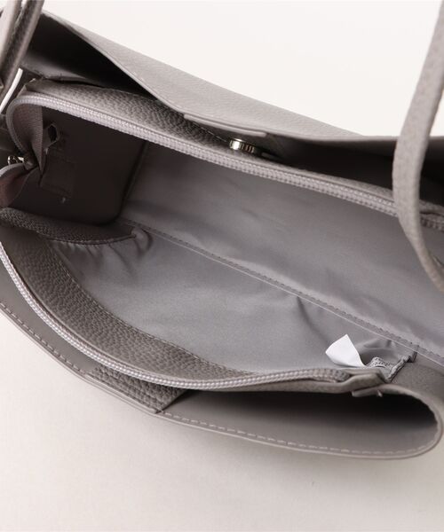 Right-on（ライトオン）の「【HONEYSUCKLE ROSE】三層ヨコ型ミニショルダー (ミニマルデザイン / レザーライク素材 / 都会的スタイル)（ショルダーバッグ・レディース・ブラック/シルバー/オフホワイト/ライトグレー・ONE SIZE）」の10枚目の写真