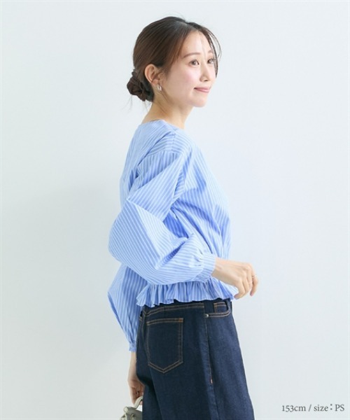 Petitjo(プッチージョ)の「小さいサイズ クルーネック裾シャーリングブラウス 低身長さん・小柄女性(シャツ/ブラウス・レディース・ネイビー/ストライプ・PL/PM/PS/PSS)」の3枚目の写真