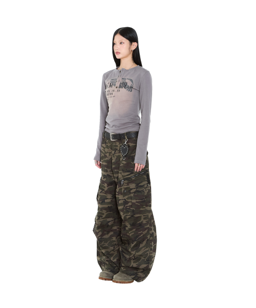 Knee Pin-Tuck Camo Zippered Cargo Pants (Khaki)（その他パンツ