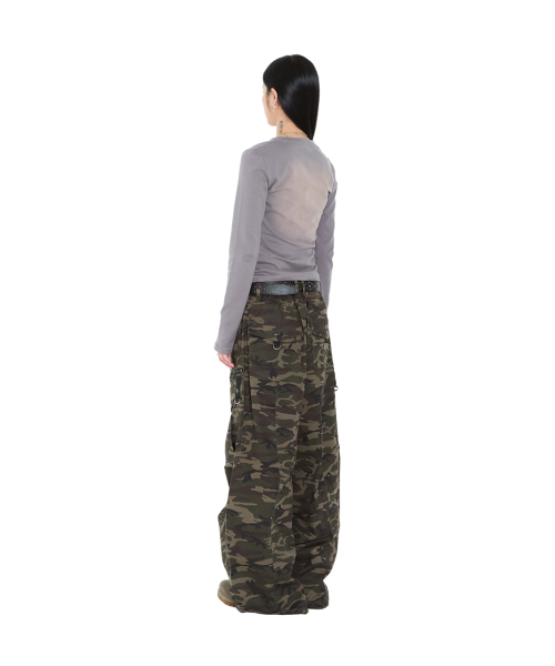 Knee Pin-Tuck Camo Zippered Cargo Pants (Khaki)（その他パンツ