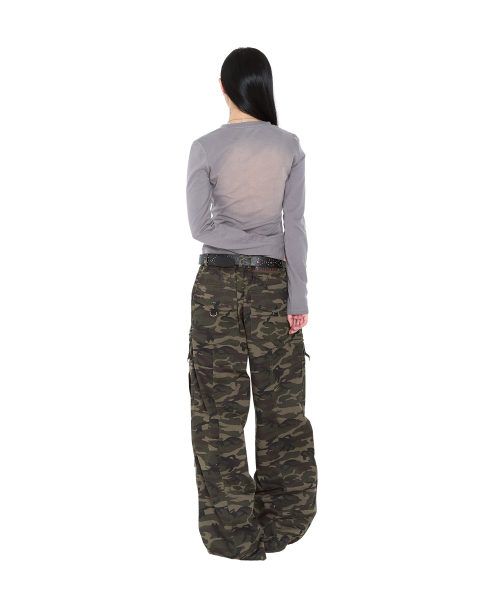 AAKAM(アーカム)の「Knee Pin-Tuck Camo Zippered Cargo Pants (Khaki)(その他パンツ・レディース・その他・1/2)」の5枚目の写真