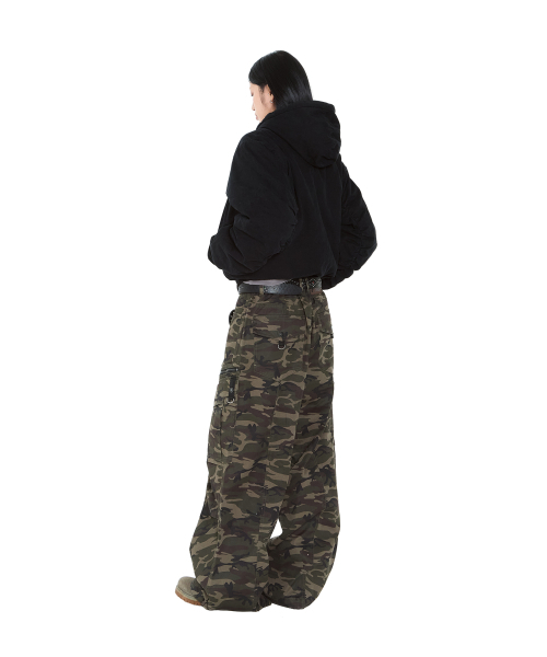 AAKAM(アーカム)の「Knee Pin-Tuck Camo Zippered Cargo Pants (Khaki)(その他パンツ・レディース・その他・1/2)」の6枚目の写真