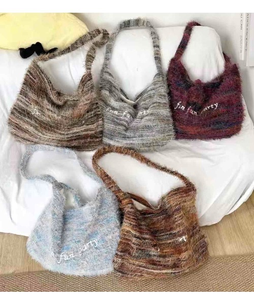 tone(トーン)の「【88eighty-eight】カラフルシャギーボーダーゆったりショルダーバッグ【import】(MA)(ショルダーバッグ・レディース・オレンジ/グリーン/レッド/グレー/ブルー・FREE)」の6枚目の写真