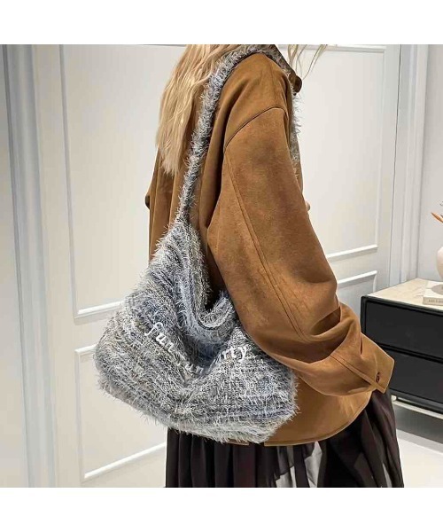 tone(トーン)の「【88eighty-eight】カラフルシャギーボーダーゆったりショルダーバッグ【import】(MA)(ショルダーバッグ・レディース・オレンジ/グリーン/レッド/グレー/ブルー・FREE)」の8枚目の写真
