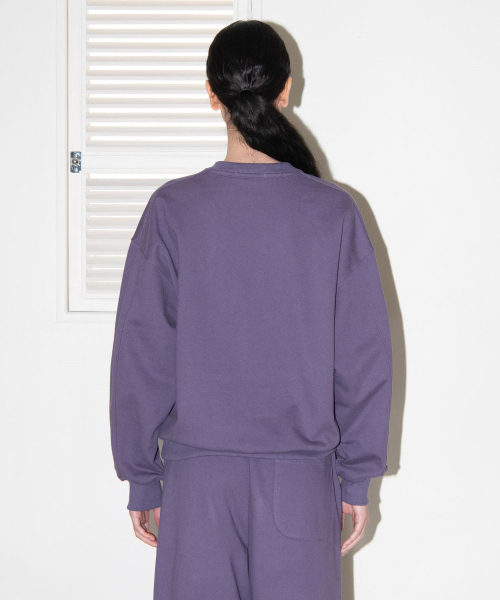 MAIS（マイス）の「APPLIQUE LOGO SWEATSHIRT / PURPLE（スウェット・レディース・パープル・FREE）」の5枚目の写真