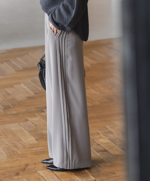 Noble（ノーブル）の「サイドラインピンタックパンツ（スラックス・レディース・ホワイト系その他/ブルー系その他/グレー・36/38/40）」の6枚目の写真