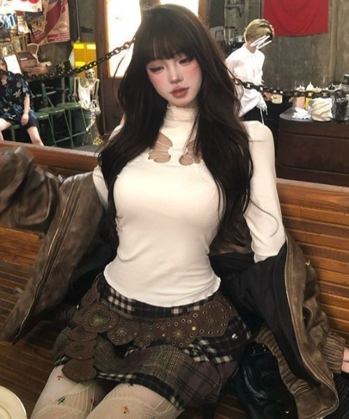 ViViDAY(ビビデー)の「フロント蝶々カットアウトデザイン ハイネック起毛長袖カットソー(Tシャツ/カットソー・レディース・ホワイト/レッド/ブラック・M)」の11枚目の写真