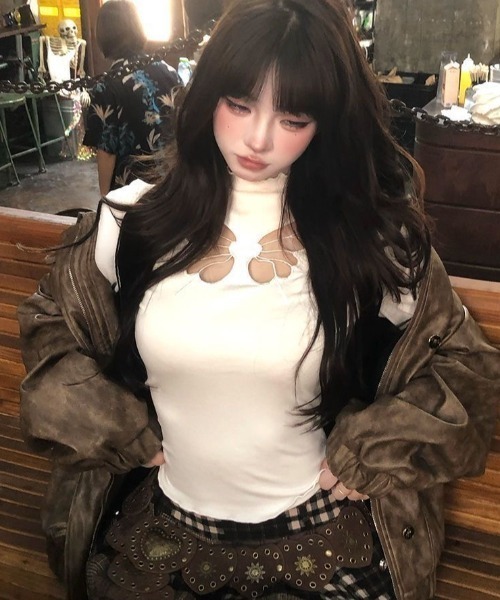 ViViDAY(ビビデー)の「フロント蝶々カットアウトデザイン ハイネック起毛長袖カットソー(Tシャツ/カットソー・レディース・ホワイト/レッド/ブラック・M)」の16枚目の写真