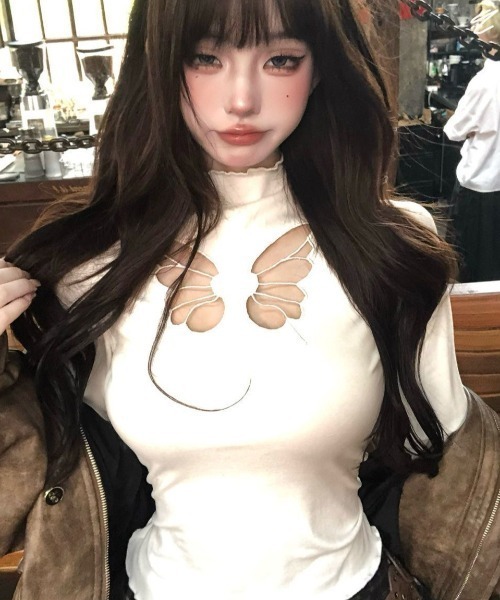 ViViDAY(ビビデー)の「フロント蝶々カットアウトデザイン ハイネック起毛長袖カットソー(Tシャツ/カットソー・レディース・ホワイト/レッド/ブラック・M)」の15枚目の写真