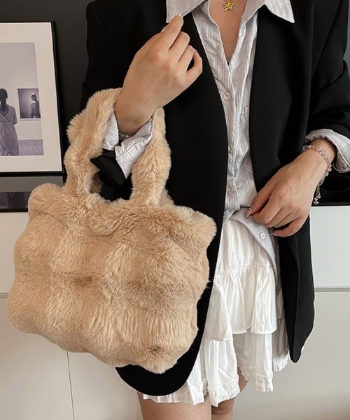 shoppinggo（ショッピングゴー）の「ファーバッグ ふわふわ ミニトートバッグ もこもこ（トートバッグ・レディース・ホワイト/ピンク/ベージュ/グレー・FREE）」の4枚目の写真