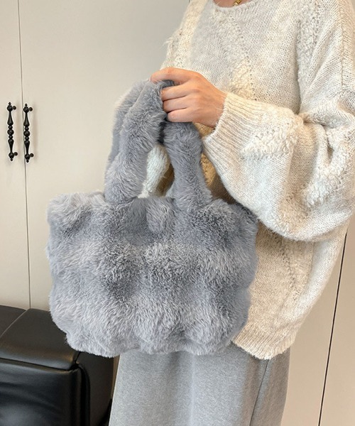 shoppinggo（ショッピングゴー）の「ファーバッグ ふわふわ ミニトートバッグ もこもこ（トートバッグ・レディース・ホワイト/ピンク/ベージュ/グレー・FREE）」の3枚目の写真