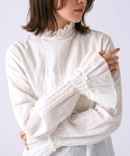 aquagarage(アクアガレージ)の「クリンクルフリルブラウス(シャツ/ブラウス・レディース・ホワイト/グレー系その他/ブラック・L/M)」の2枚目の写真