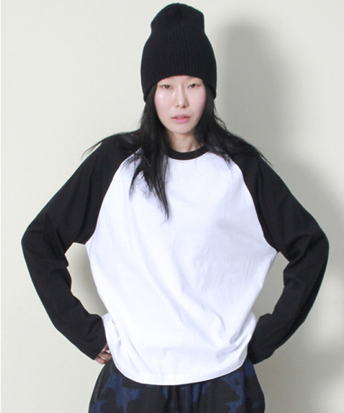 DEMARC(ドゥマーク)の「ルーズフィットカラーミックスラグランTシャツブラック&ホワイト(Tシャツ/カットソー・レディース・その他・M/L)」の1枚目の写真