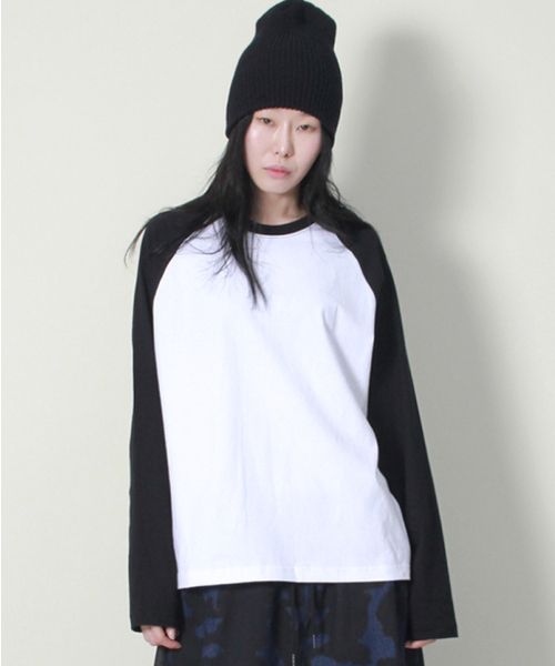 DEMARC(ドゥマーク)の「ルーズフィットカラーミックスラグランTシャツブラック&ホワイト(Tシャツ/カットソー・レディース・その他・M/L)」の3枚目の写真