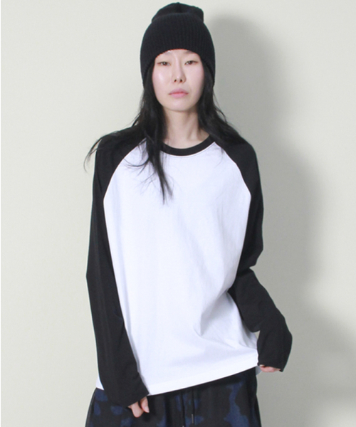 DEMARC(ドゥマーク)の「ルーズフィットカラーミックスラグランTシャツブラック&ホワイト(Tシャツ/カットソー・レディース・その他・M/L)」の4枚目の写真