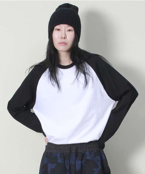 DEMARC(ドゥマーク)の「ルーズフィットカラーミックスラグランTシャツブラック&ホワイト(Tシャツ/カットソー・レディース・その他・M/L)」の7枚目の写真