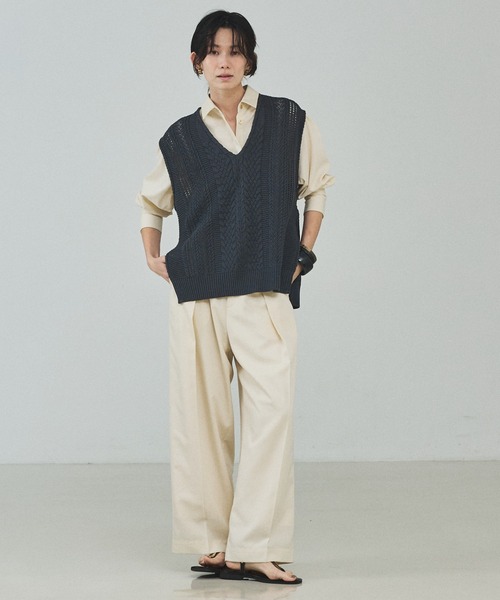 qualite（カリテ）の「【ドライタッチ】ケーブルニットベスト/レイヤード/春服（ニット/セーター・レディース・オフホワイト/チャコールグレー・フリー）」の4枚目の写真