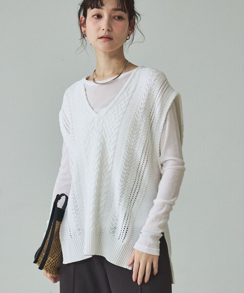 qualite（カリテ）の「【ドライタッチ】ケーブルニットベスト/レイヤード/春服（ニット/セーター・レディース・オフホワイト/チャコールグレー・フリー）」の17枚目の写真