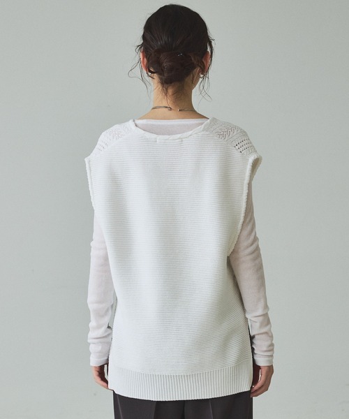 qualite（カリテ）の「【ドライタッチ】ケーブルニットベスト/レイヤード/春服（ニット/セーター・レディース・オフホワイト/チャコールグレー・フリー）」の8枚目の写真