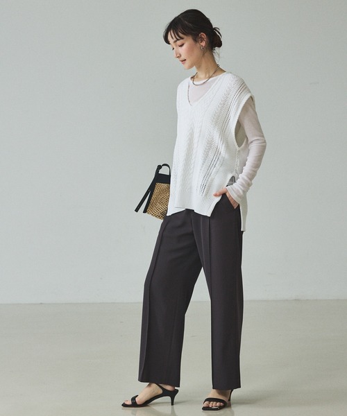 qualite（カリテ）の「【ドライタッチ】ケーブルニットベスト/レイヤード/春服（ニット/セーター・レディース・オフホワイト/チャコールグレー・フリー）」の13枚目の写真