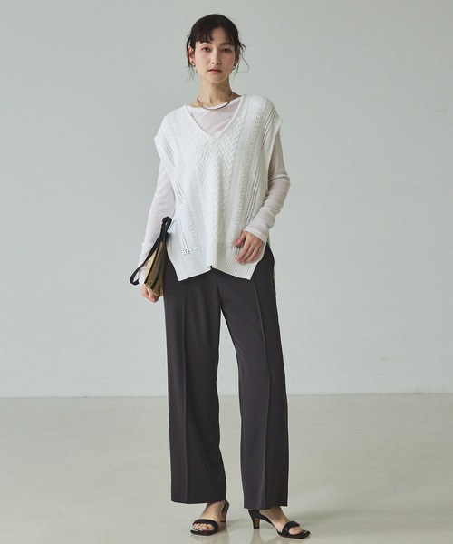 qualite（カリテ）の「【ドライタッチ】ケーブルニットベスト/レイヤード/春服（ニット/セーター・レディース・オフホワイト/チャコールグレー・フリー）」の14枚目の写真