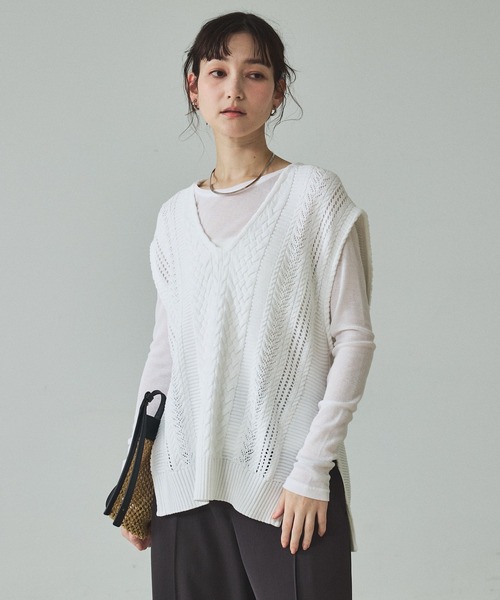 qualite（カリテ）の「【ドライタッチ】ケーブルニットベスト/レイヤード/春服（ニット/セーター・レディース・オフホワイト/チャコールグレー・フリー）」の6枚目の写真