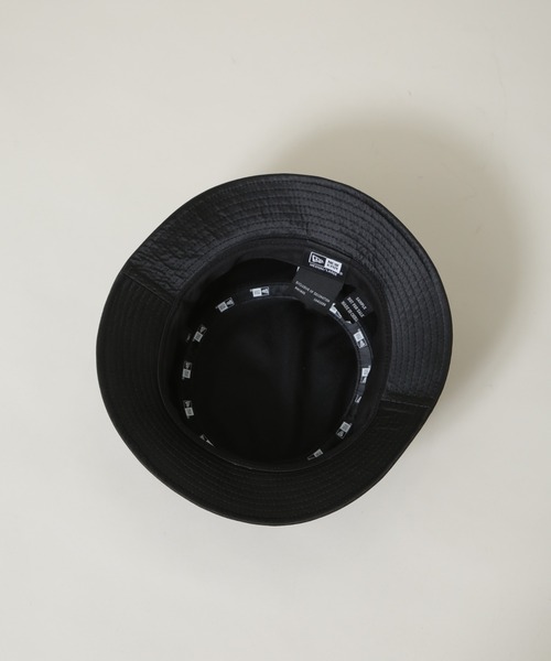 NEW ERA(ニューエラ)の「NEW ERA(R)/別注 BUCKET01 / SATIN HAT(ハット・メンズ・ブラック・M~L/L/XL)」の4枚目の写真