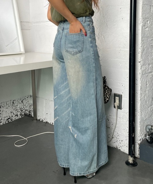 ROGER AND RAW(ロジャーアンドロウ)の「ダメージ加工ワイドデニムパンツ(デニムパンツ・レディース・ブルー/ブラック・MEDIUM)」の5枚目の写真
