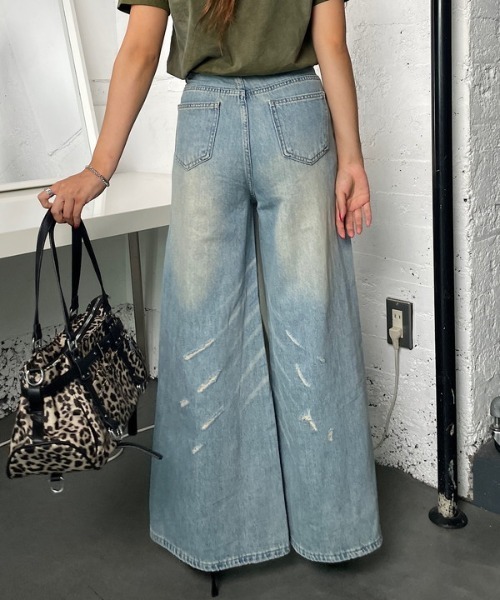 ROGER AND RAW(ロジャーアンドロウ)の「ダメージ加工ワイドデニムパンツ(デニムパンツ・レディース・ブルー/ブラック・MEDIUM)」の6枚目の写真