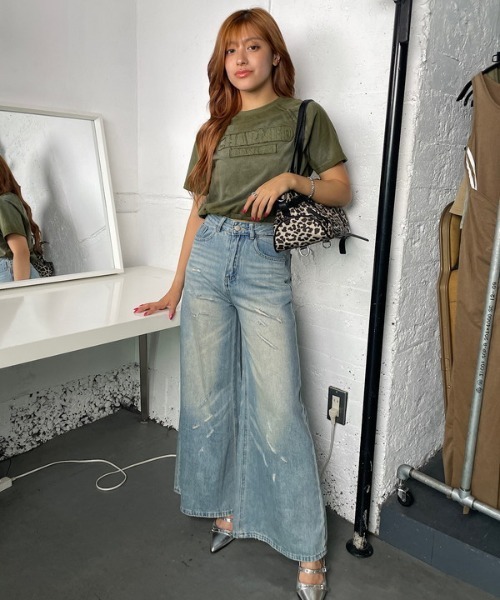 ROGER AND RAW(ロジャーアンドロウ)の「ダメージ加工ワイドデニムパンツ(デニムパンツ・レディース・ブルー/ブラック・MEDIUM)」の7枚目の写真