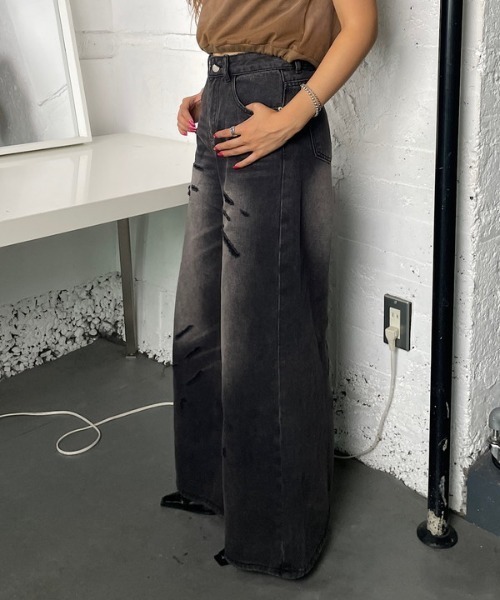 ROGER AND RAW(ロジャーアンドロウ)の「ダメージ加工ワイドデニムパンツ(デニムパンツ・レディース・ブルー/ブラック・MEDIUM)」の9枚目の写真