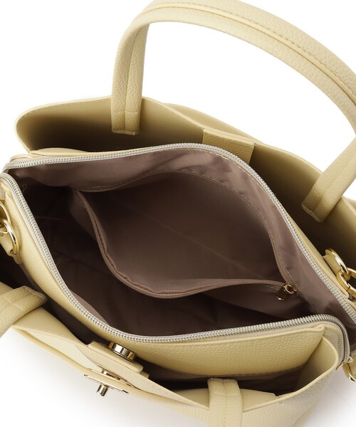 SHOO・LA・RUE(シューラルー)の「【2WAY】上品きれい 金具ベルトトートバッグ(トートバッグ・レディース・ナチュラル/イエロー/ブラック・00)」の14枚目の写真