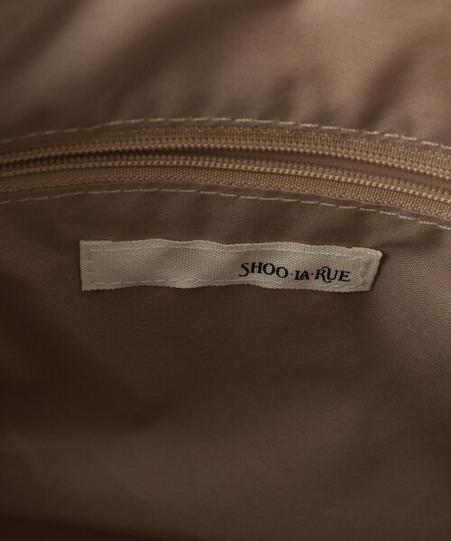 SHOO・LA・RUE(シューラルー)の「【2WAY】上品きれい 金具ベルトトートバッグ(トートバッグ・レディース・ナチュラル/イエロー/ブラック・00)」の5枚目の写真