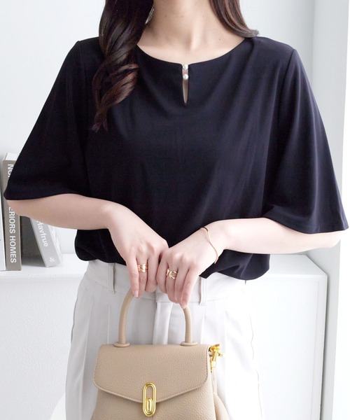 alotta(アロッタ)の「パールデザイン5分袖Tシャツブラウス(シャツ/ブラウス・レディース・グレー/ブラック/ライトブルー/ダークネイビー/ホワイト・M/L/LL)」の5枚目の写真