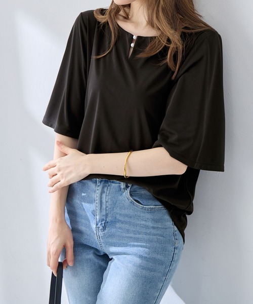 alotta(アロッタ)の「パールデザイン5分袖Tシャツブラウス(シャツ/ブラウス・レディース・グレー/ブラック/ライトブルー/ダークネイビー/ホワイト・M/L/LL)」の7枚目の写真