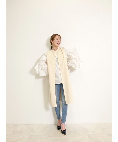 Belta attrice(ベルタアトリーチェ)の「ロングジレ ノーカラー バックプリーツ 体型カバー(ベスト・レディース・ライトベージュ/ブラック・FREE)」の7枚目の写真