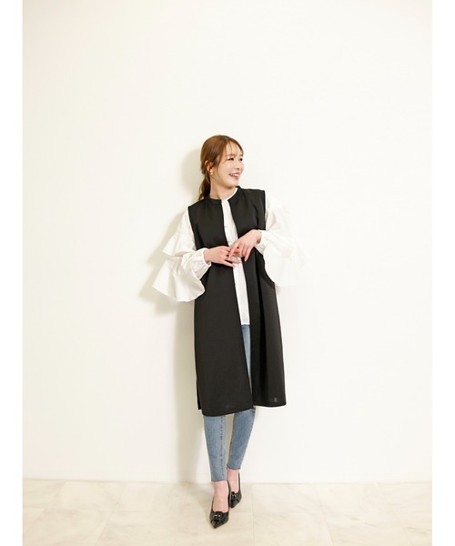 Belta attrice(ベルタアトリーチェ)の「ロングジレ ノーカラー バックプリーツ 体型カバー(ベスト・レディース・ライトベージュ/ブラック・FREE)」の5枚目の写真